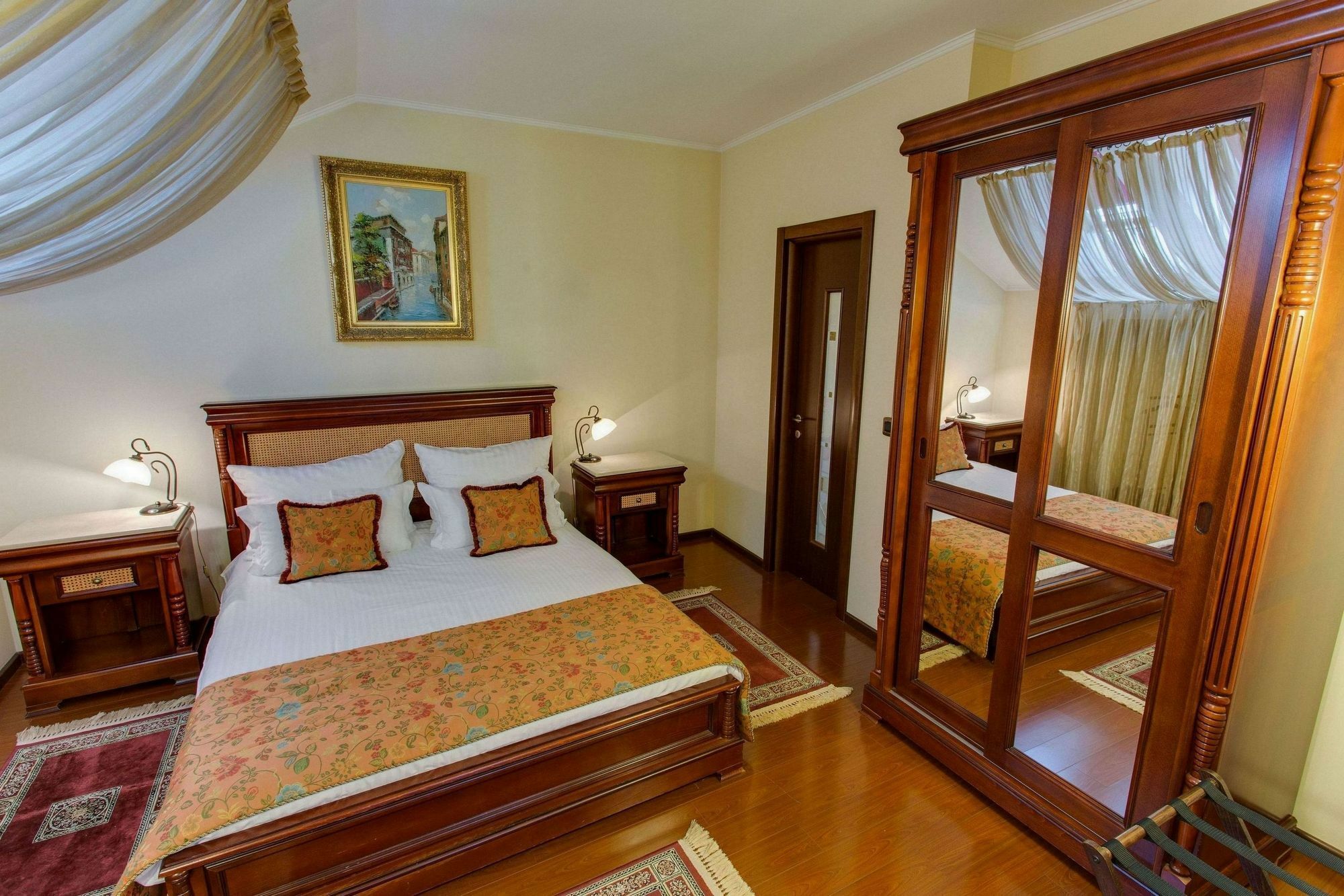 Paris Boutique 4*